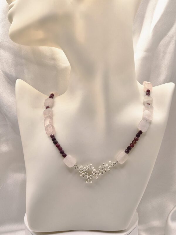 COLLANA CON QUARZO ROSA, RUBINO GREZZO E MOLECOLA DI OSSITOCINA