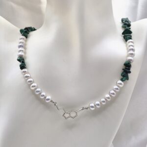 MALACHITE, PERLE E SEROTONINA : IL CORAGGIO DI RIALZARSI E, SERENAMENTE, RINASCERE