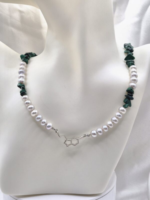 MALACHITE, PERLE E SEROTONINA : IL CORAGGIO DI RIALZARSI E, SERENAMENTE, RINASCERE
