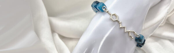 BRACCIALE IN APATITE CON MOLECOLA DI PROCAINA TERAPEUTICA