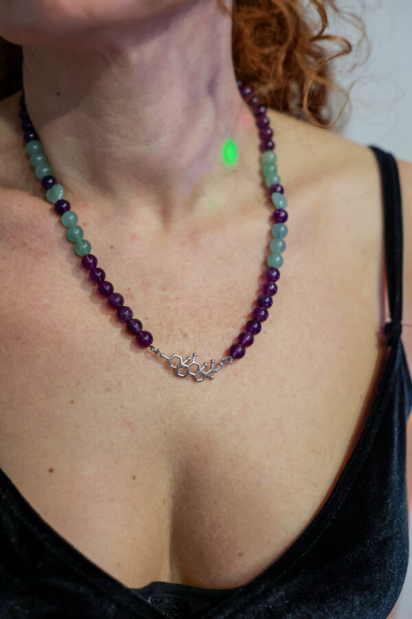 COLLANA IN AMETISTA E AVVENTURINA CON MOLECOLA DI CORTISOLO